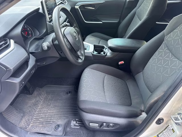 2021 Super White Toyota RAV4 XLE FWD SUV