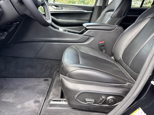 2023 Diamond Black Crystal Pearlcoat Jeep Grand Cherokee Limited 4X4 SUV
