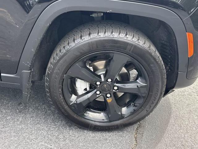 2023 Diamond Black Crystal Pearlcoat Jeep Grand Cherokee Limited 4X4 SUV