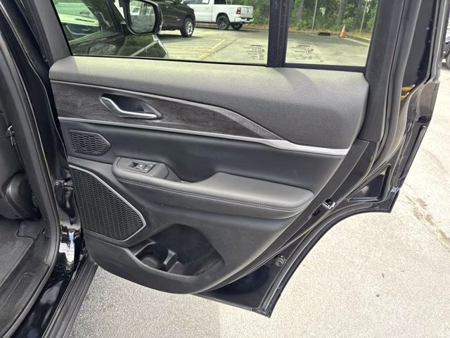 2023 Diamond Black Crystal Pearlcoat Jeep Grand Cherokee Limited 4X4 SUV