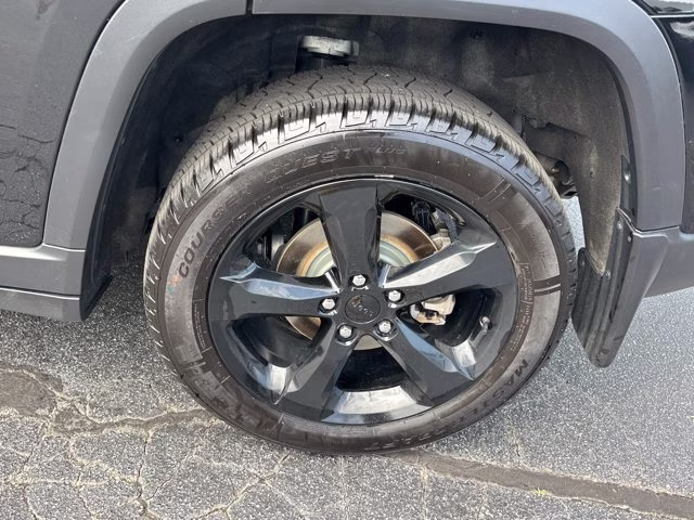 2023 Diamond Black Crystal Pearlcoat Jeep Grand Cherokee Limited 4X4 SUV