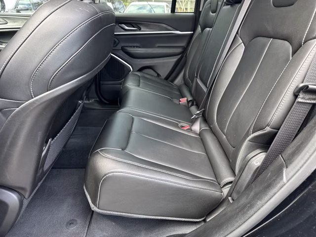 2023 Diamond Black Crystal Pearlcoat Jeep Grand Cherokee Limited 4X4 SUV
