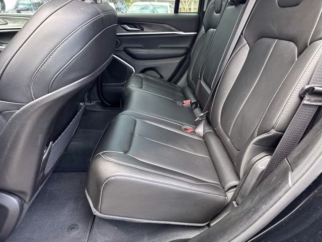 2023 Diamond Black Crystal Pearlcoat Jeep Grand Cherokee Limited 4X4 SUV