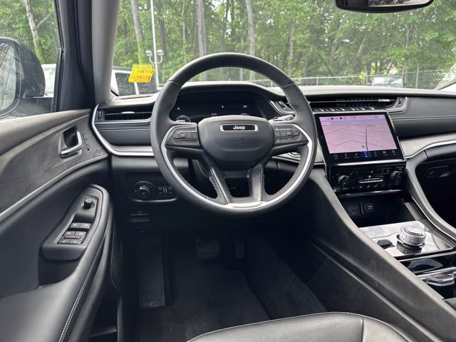 2023 Diamond Black Crystal Pearlcoat Jeep Grand Cherokee Limited 4X4 SUV