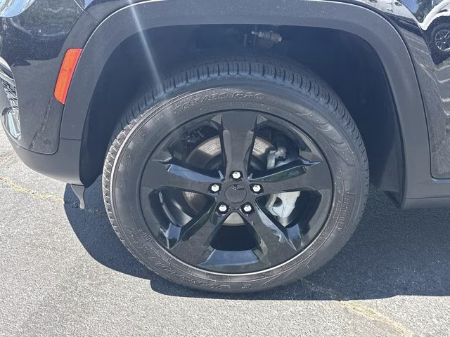 2024 Diamond Black Crystal Pearlcoat Jeep Grand Cherokee Limited 4X4 SUV