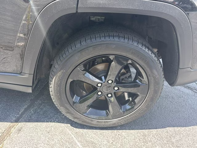 2024 Diamond Black Crystal Pearlcoat Jeep Grand Cherokee Limited 4X4 SUV