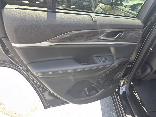 2024 Diamond Black Crystal Pearlcoat Jeep Grand Cherokee Limited 4X4 SUV