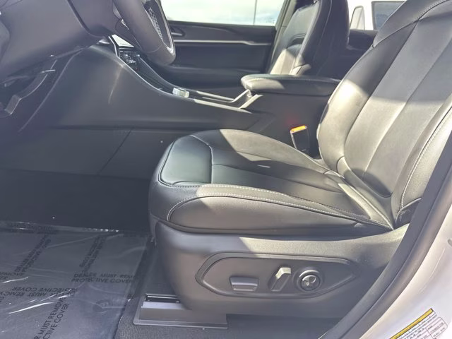 2024 Bright White Clearcoat Jeep Grand Cherokee Limited 4X4 SUV