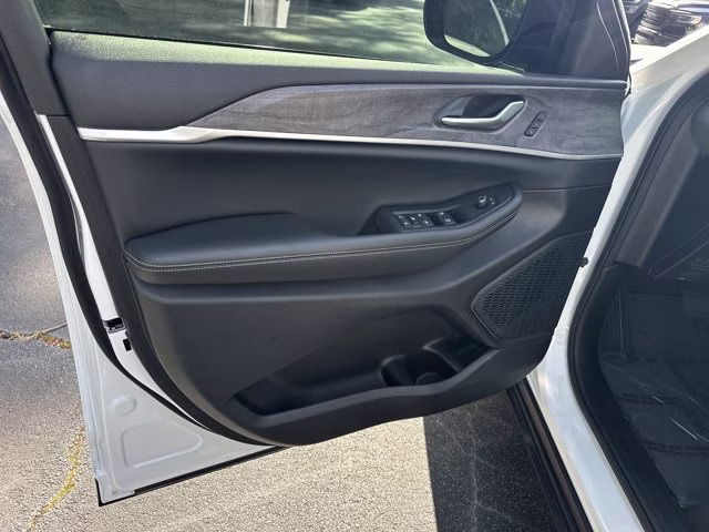 2024 Bright White Clearcoat Jeep Grand Cherokee Limited 4X4 SUV