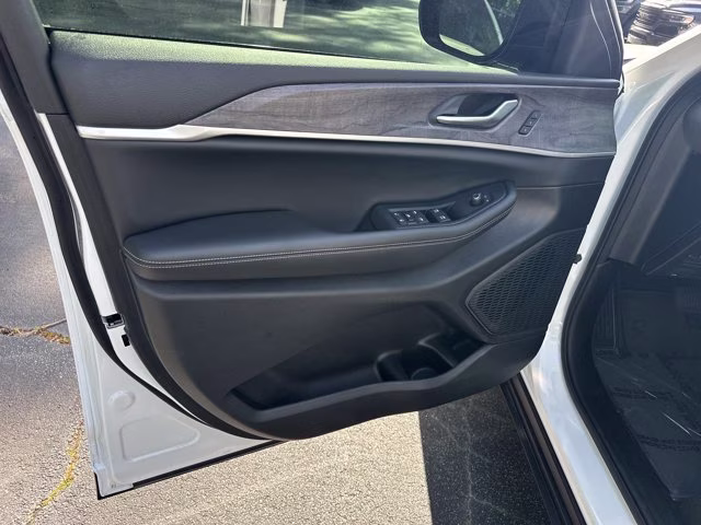 2024 Bright White Clearcoat Jeep Grand Cherokee Limited 4X4 SUV