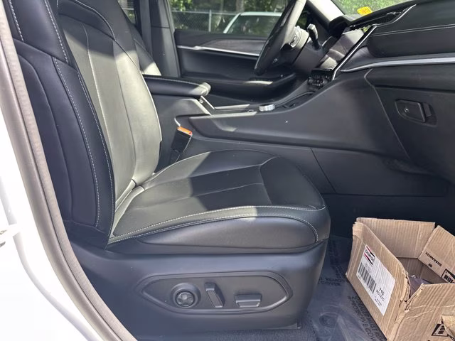 2024 Bright White Clearcoat Jeep Grand Cherokee Limited 4X4 SUV