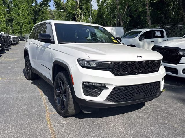 2024 Bright White Clearcoat Jeep Grand Cherokee Limited 4X4 SUV