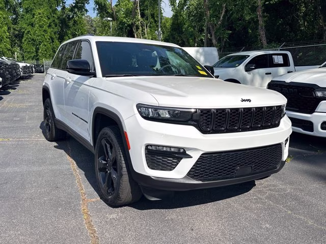 2024 Bright White Clearcoat Jeep Grand Cherokee Limited 4X4 SUV