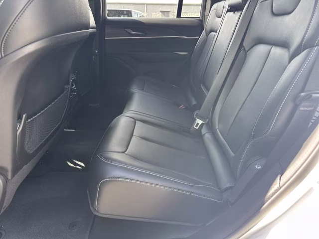 2024 Bright White Clearcoat Jeep Grand Cherokee Limited 4X4 SUV