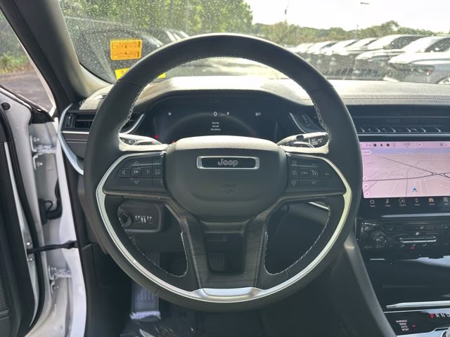 2024 Bright White Clearcoat Jeep Grand Cherokee Limited 4X4 SUV