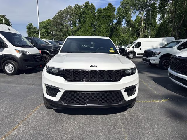 2024 Bright White Clearcoat Jeep Grand Cherokee Limited 4X4 SUV
