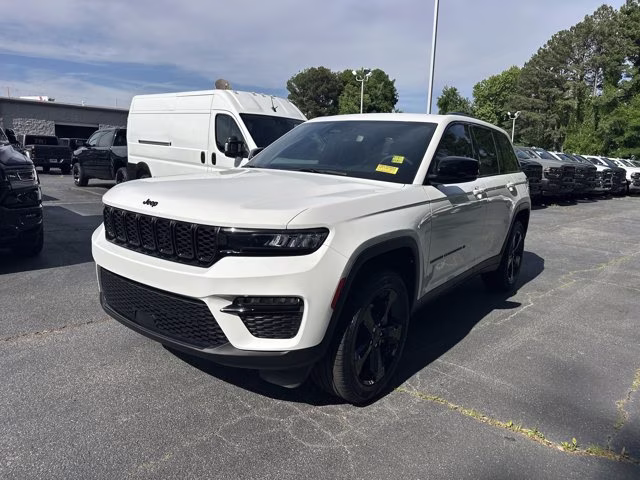 2024 Bright White Clearcoat Jeep Grand Cherokee Limited 4X4 SUV