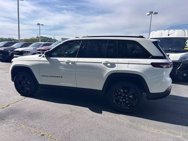 2024 Bright White Clearcoat Jeep Grand Cherokee Limited 4X4 SUV