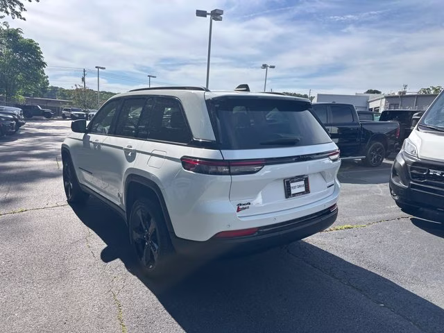 2024 Bright White Clearcoat Jeep Grand Cherokee Limited 4X4 SUV
