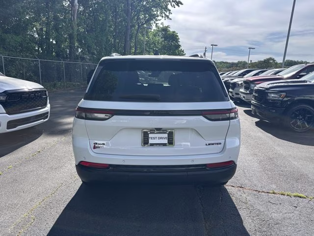 2024 Bright White Clearcoat Jeep Grand Cherokee Limited 4X4 SUV