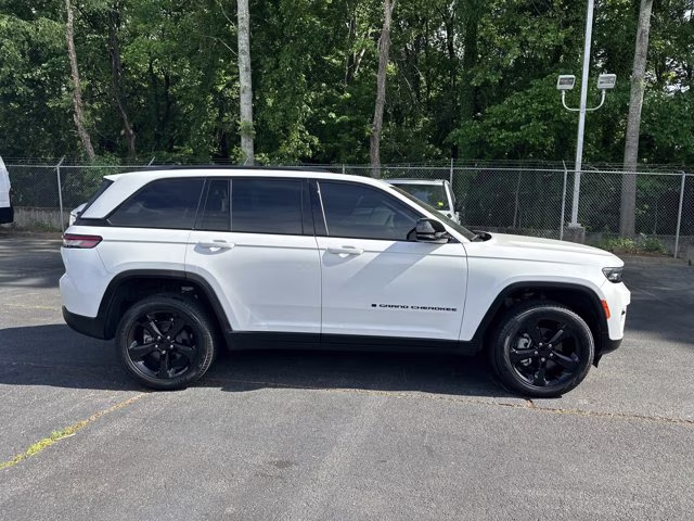 2024 Bright White Clearcoat Jeep Grand Cherokee Limited 4X4 SUV