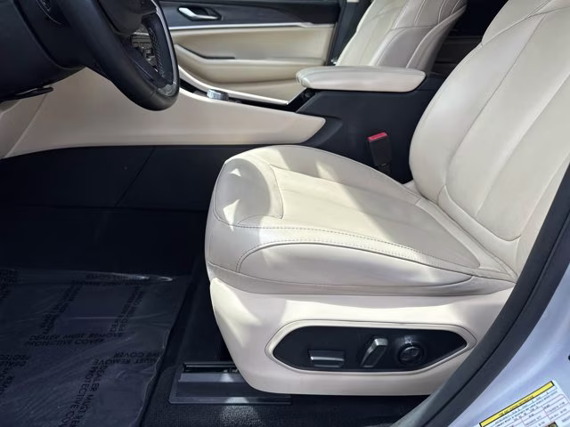 2022 Silver Zynith Jeep Grand Cherokee L Limited RWD SUV