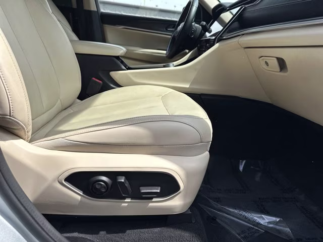 2022 Silver Zynith Jeep Grand Cherokee L Limited RWD SUV