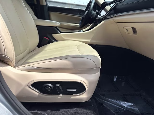 2022 Silver Jeep Grand Cherokee L Limited RWD SUV