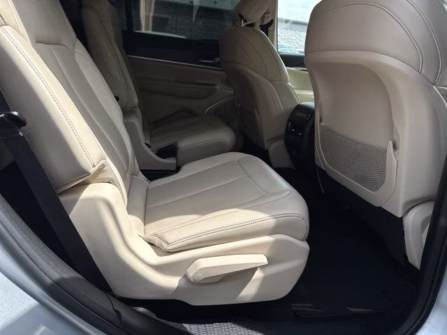 2022 Silver Zynith Jeep Grand Cherokee L Limited RWD SUV