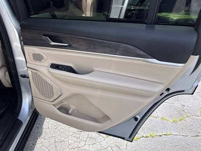 2022 Silver Zynith Jeep Grand Cherokee L Limited RWD SUV