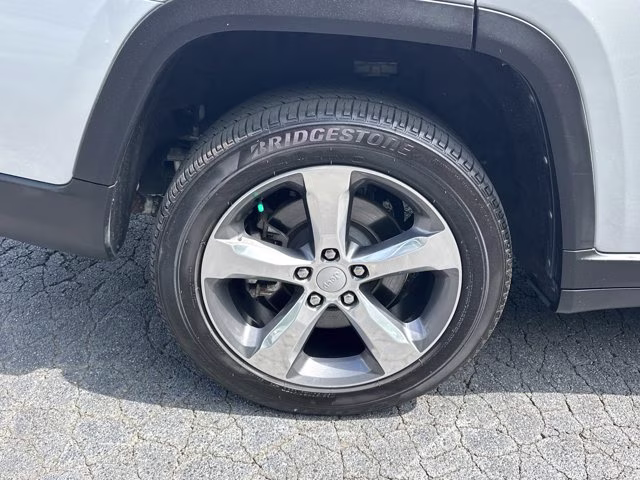 2022 Silver Zynith Jeep Grand Cherokee L Limited RWD SUV