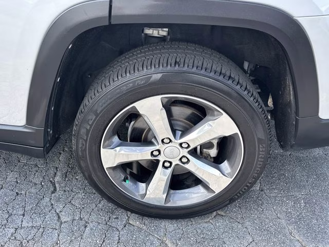 2022 Silver Zynith Jeep Grand Cherokee L Limited RWD SUV