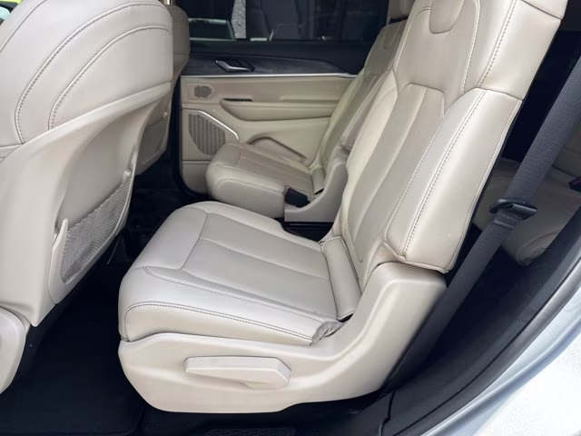 2022 Silver Zynith Jeep Grand Cherokee L Limited RWD SUV