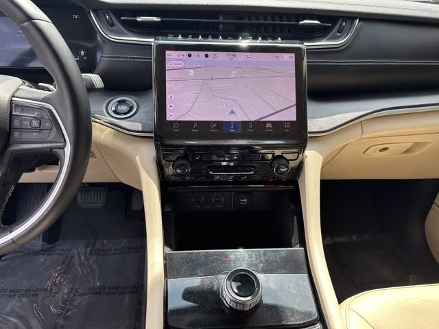 2022 Silver Zynith Jeep Grand Cherokee L Limited RWD SUV