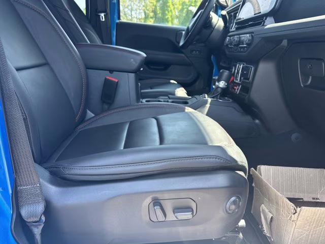 2025 Hydro Blue Pearl Coat Jeep Wrangler Rubicon X 4X4 Convertible