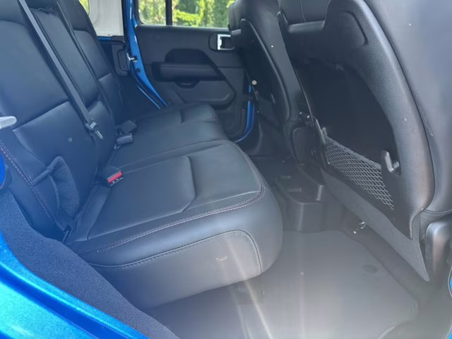 2025 Hydro Blue Pearl Coat Jeep Wrangler Rubicon X 4X4 Convertible