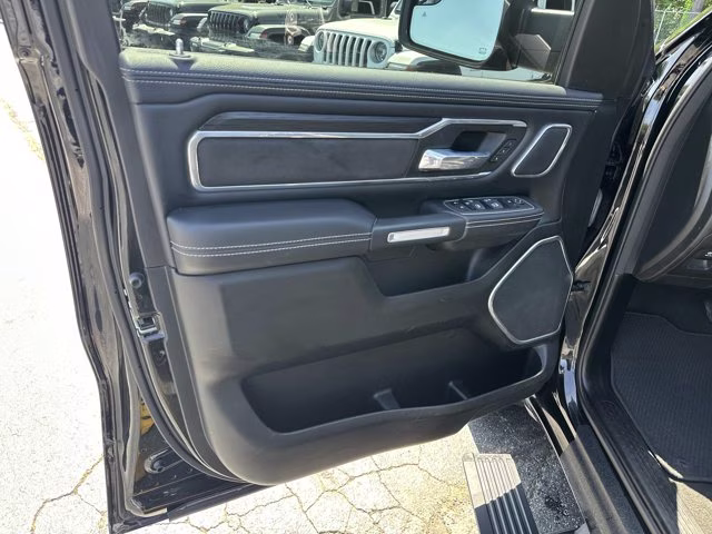 2023 Diamond Black Crystal Pearlcoat Ram 1500 Laramie 4X4 Truck
