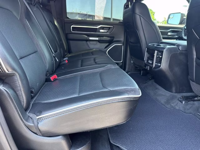 2023 Diamond Black Crystal Pearlcoat Ram 1500 Laramie 4X4 Truck