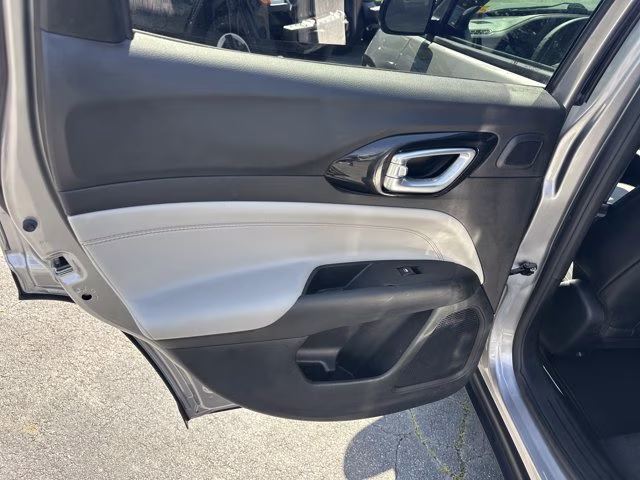 2023 Billet Silver Metallic Clearcoat Jeep Compass Limited 4X4 SUV