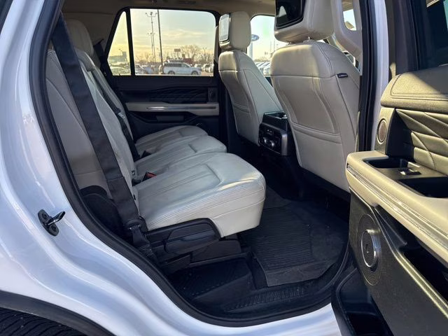 2019 White Platinum Metallic Tri-Coat Ford Expedition Platinum 4X4 SUV