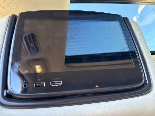 2019 White Platinum Metallic Tri-Coat Ford Expedition Platinum 4X4 SUV