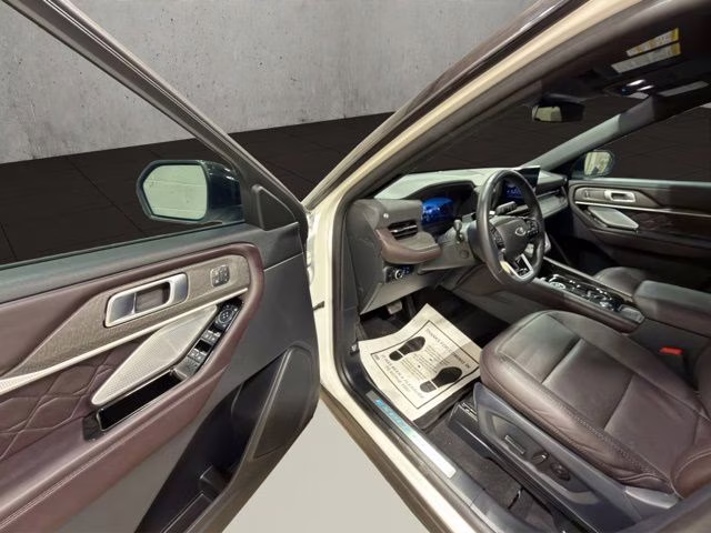2025 Star White Metallic TC Ford Explorer Platinum 4X4 SUV