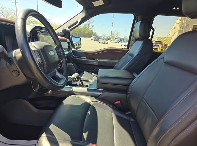 2023 Iconic Silver Metallic Ford F-150 Lariat 4X4 Truck