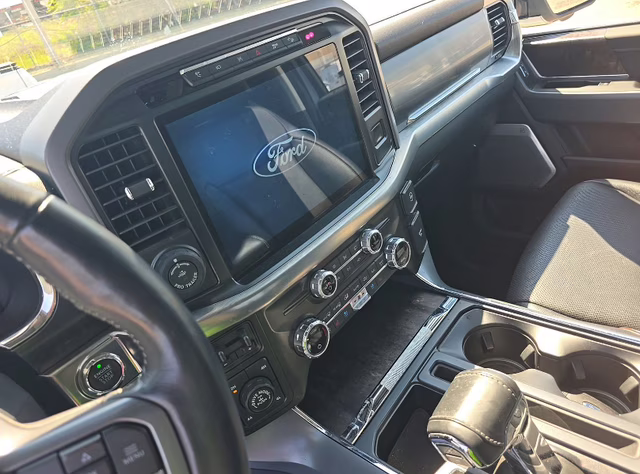 2021 Star White Metallic Tri-Coat Ford F-150 Lariat 4X4 Truck