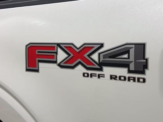 2021 Star White Metallic Tri-Coat Ford F-150 Lariat 4X4 Truck