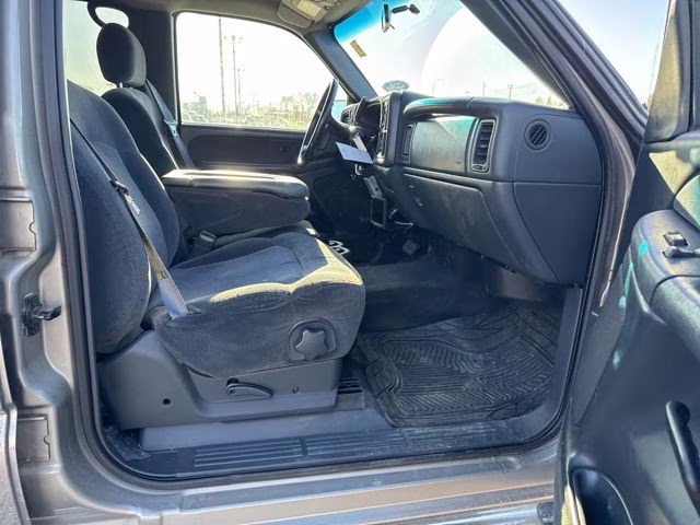 2001 Light Pewter Metallic Chevrolet Silverado 2500HD LS 4X4 Truck