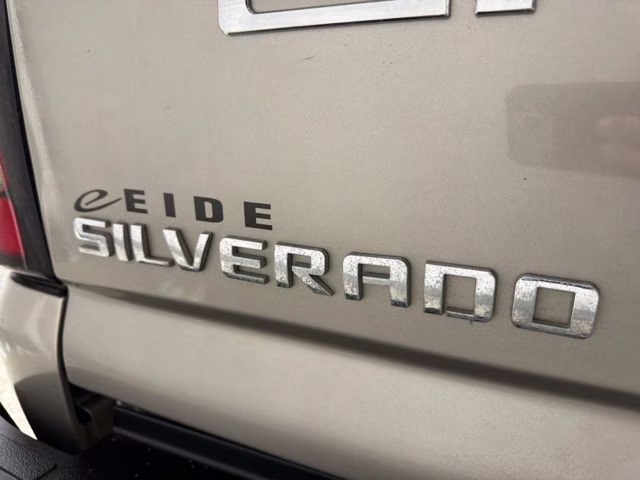 2001 Light Pewter Metallic Chevrolet Silverado 2500HD LS 4X4 Truck