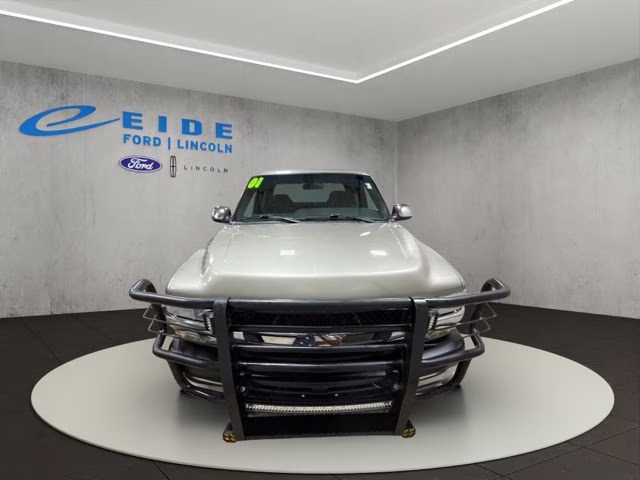 2001 Light Pewter Metallic Chevrolet Silverado 2500HD LS 4X4 Truck