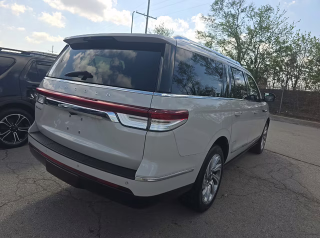 2024 Pearl Metallic Lincoln Navigator L Reserve 4X4 SUV