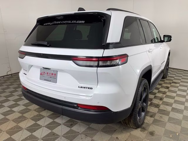 2024 Bright White Clearcoat Jeep Grand Cherokee Limited 4X4 SUV